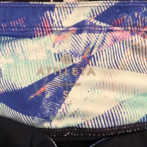 Athleta Blue Luminous Powder Peak & Black floral leggings Both size Small - Picture 7 of 8